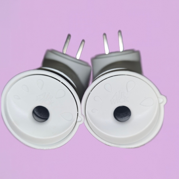 Lot Of 6 Air Wick Plug Ins - 4 Used & 2 New (No Refills Included) - Picture 9 of 9